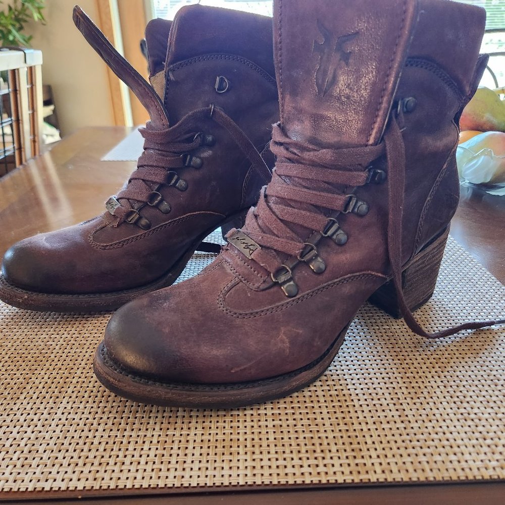 FRYE BOOTS WOMEN'S SIZE 11 B - DARK BROWN LEATHER - 2.25" STACKED HEEL - LACE UP